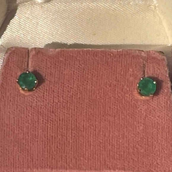 Emerald solitaire earrings - Picture 2 of 2
